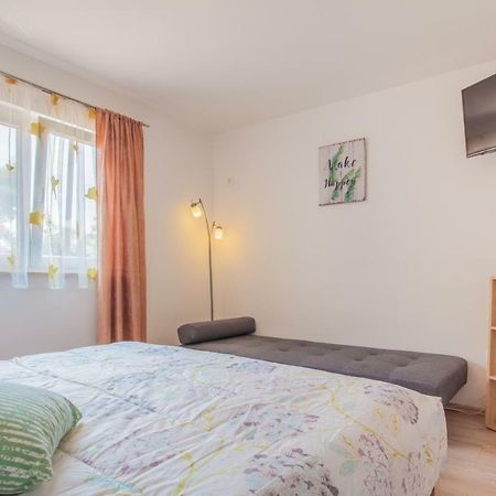 Apartment Enjoy And Relax Црес Экстерьер фото